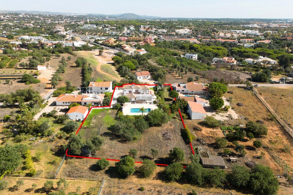 4 bedrooms Villa in Loule, Portugal No. 130131