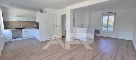 3 bedrooms House in Chatou, France No. 167287 2