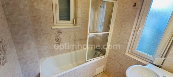 3 bedrooms House in Saint-Quentin, France No. 77851 13