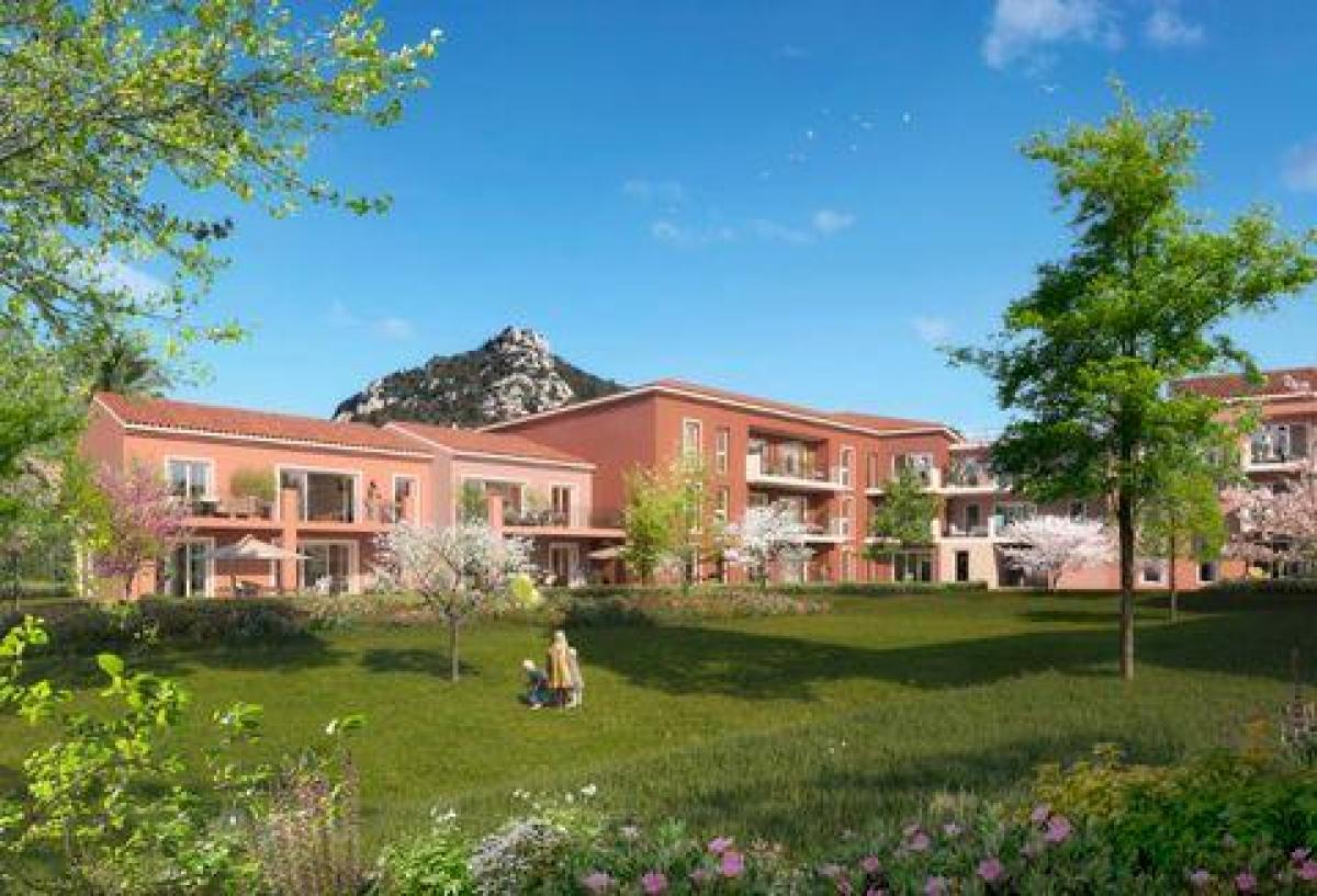 Apartamento de 3 dormitorios en Hyeres, France No. 4409