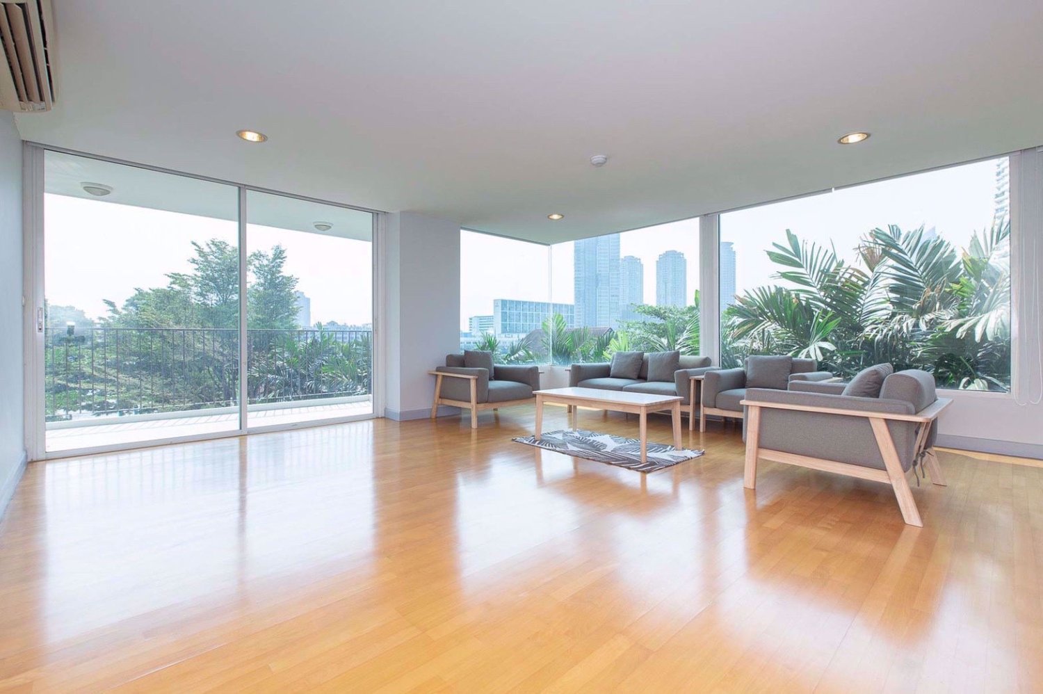 3 bedrooms Penthouse in Khlong San, Thailand No. 4738