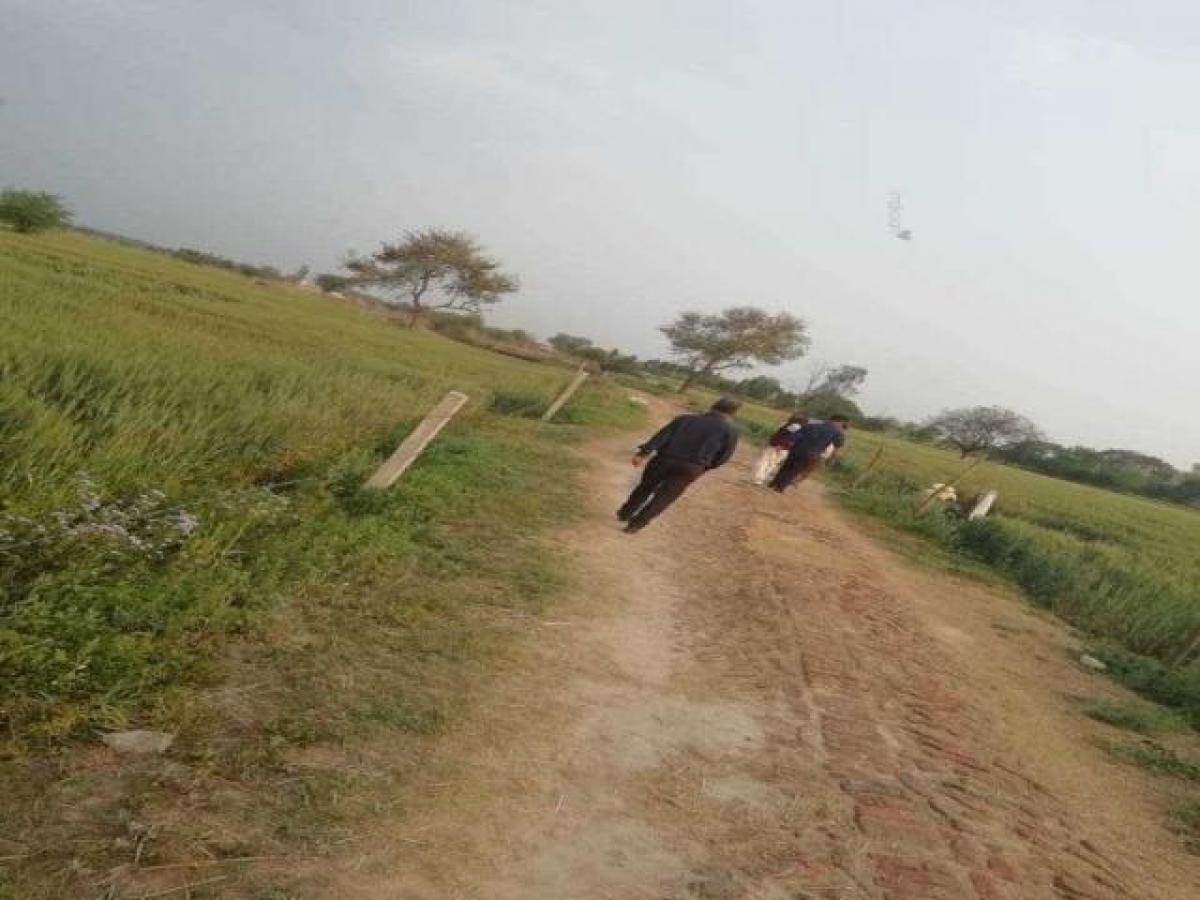 Terreno en Aligarh, India No. 35914