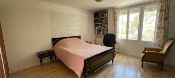 Casa de 7 dormitorios en Vatan, France No. 59804 2