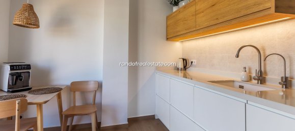 2 bedrooms Penthouse in Alicante, Spain No. 185584 2
