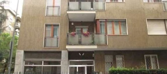 3 bedrooms Apartment in Milan, Italy No. 364945 2