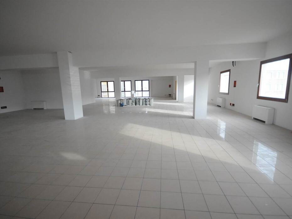 Escritório de 2 divisões em Quarrata, Italy N.º 171749