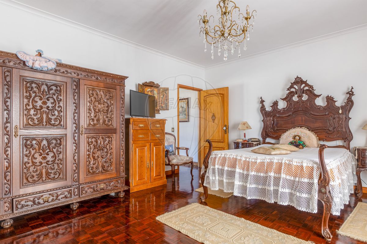 Дом с 5 спальнями в Эрмезинде, Португалия № 177368