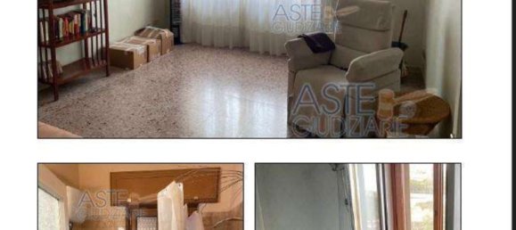 7 rooms Apartment in Naples, Italy No. 10259 2