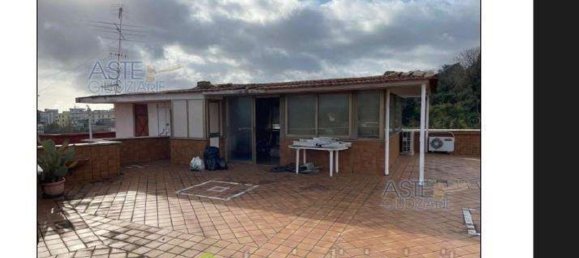 7 rooms Apartment in Naples, Italy No. 10259 3