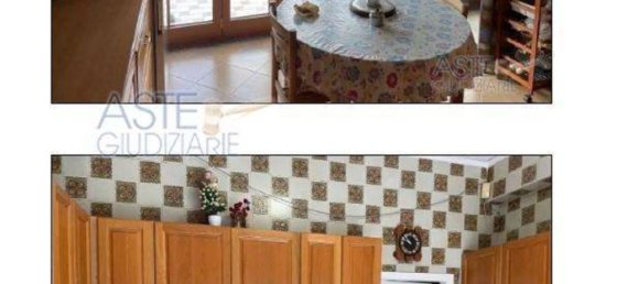 7 rooms Apartment in Naples, Italy No. 10259 4
