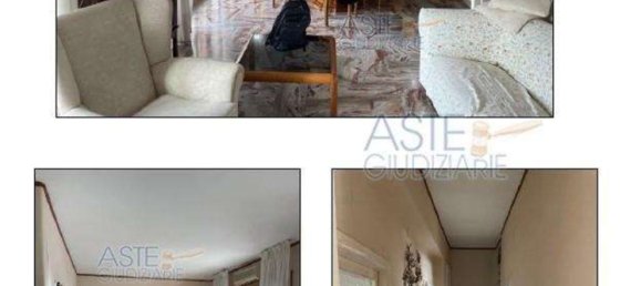 7 rooms Apartment in Naples, Italy No. 10259 6