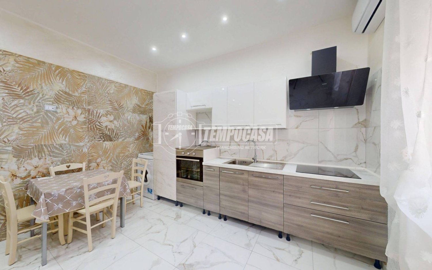 1 bedroom Apartment in Bari, Italy No. 371097