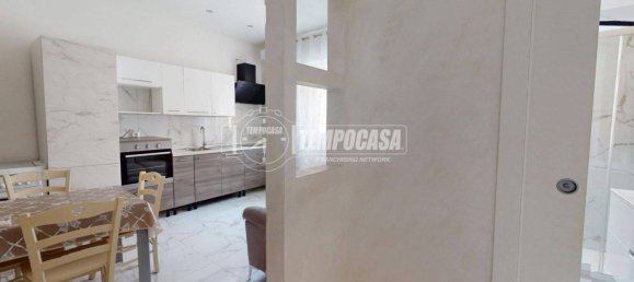 1 bedroom Apartment in Bari, Italy No. 371097 2