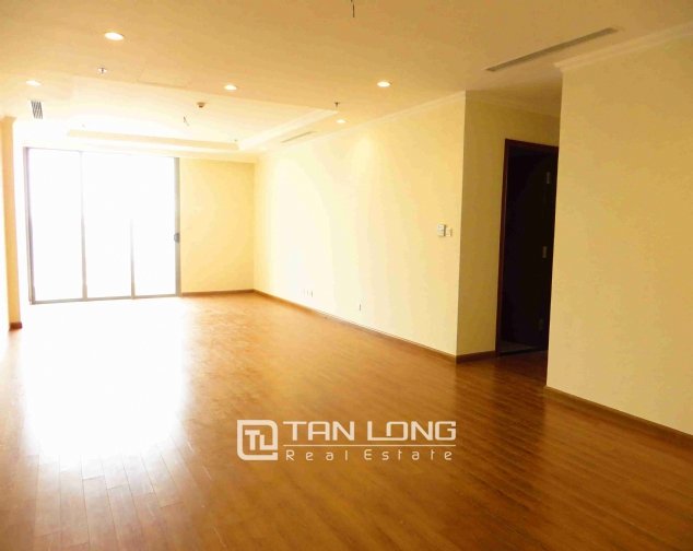 Apartamento de 3 dormitorios en Dong Da, Vietnam No. 2449