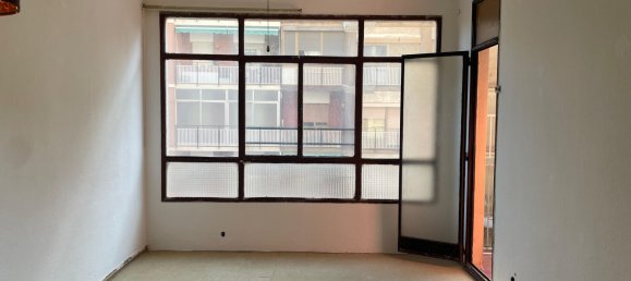 3 Schlafzimmer Wohnung in L'Hospitalet de Llobregat, Spain, Nr. 136688 3