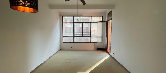 3 Schlafzimmer Wohnung in L'Hospitalet de Llobregat, Spain, Nr. 136688 4