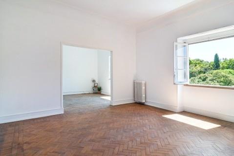 4 bedrooms Apartment in Lisbon, Portugal No. 206465