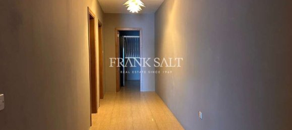 Apartamento de 3 dormitorios en Birzebbuga, Malta No. 8220 9