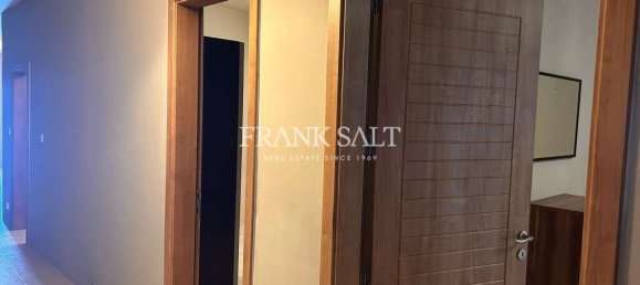 Apartamento de 3 dormitorios en Birzebbuga, Malta No. 8220 8