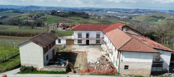 16 rooms House in Castagnole delle Lanze, Italy No. 154394 5