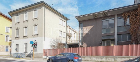 Склад 770м² в Комо, Италия № 279654 3