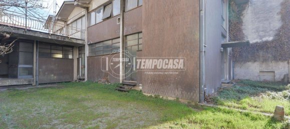 Склад 770м² в Комо, Италия № 279654 5