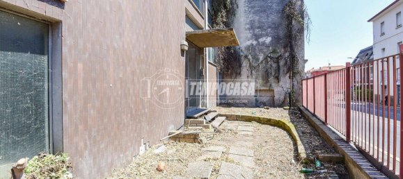 Склад 770м² в Комо, Италия № 279654 6