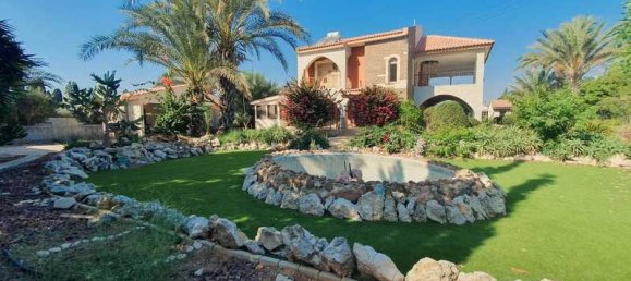 5 bedrooms House in Pervolia, Cyprus No. 16625 2