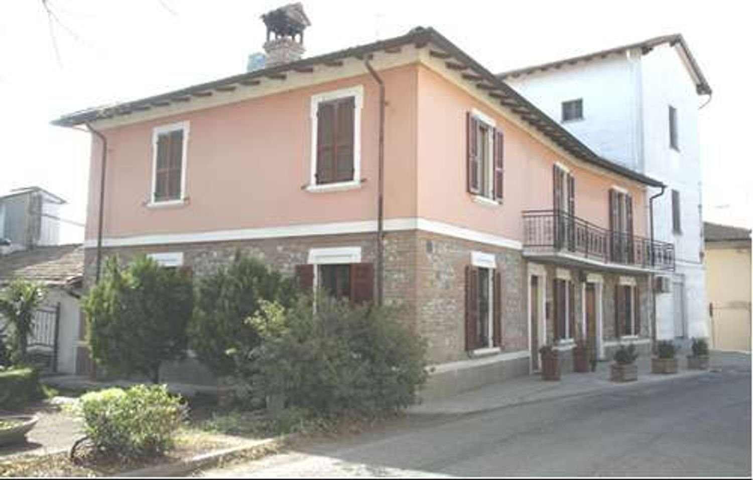 411m² Commercial property in Castell'Arquato, Italy No. 307563
