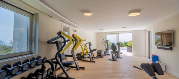 Villa de 5 dormitorios en Marbella, Spain No. 10102 2