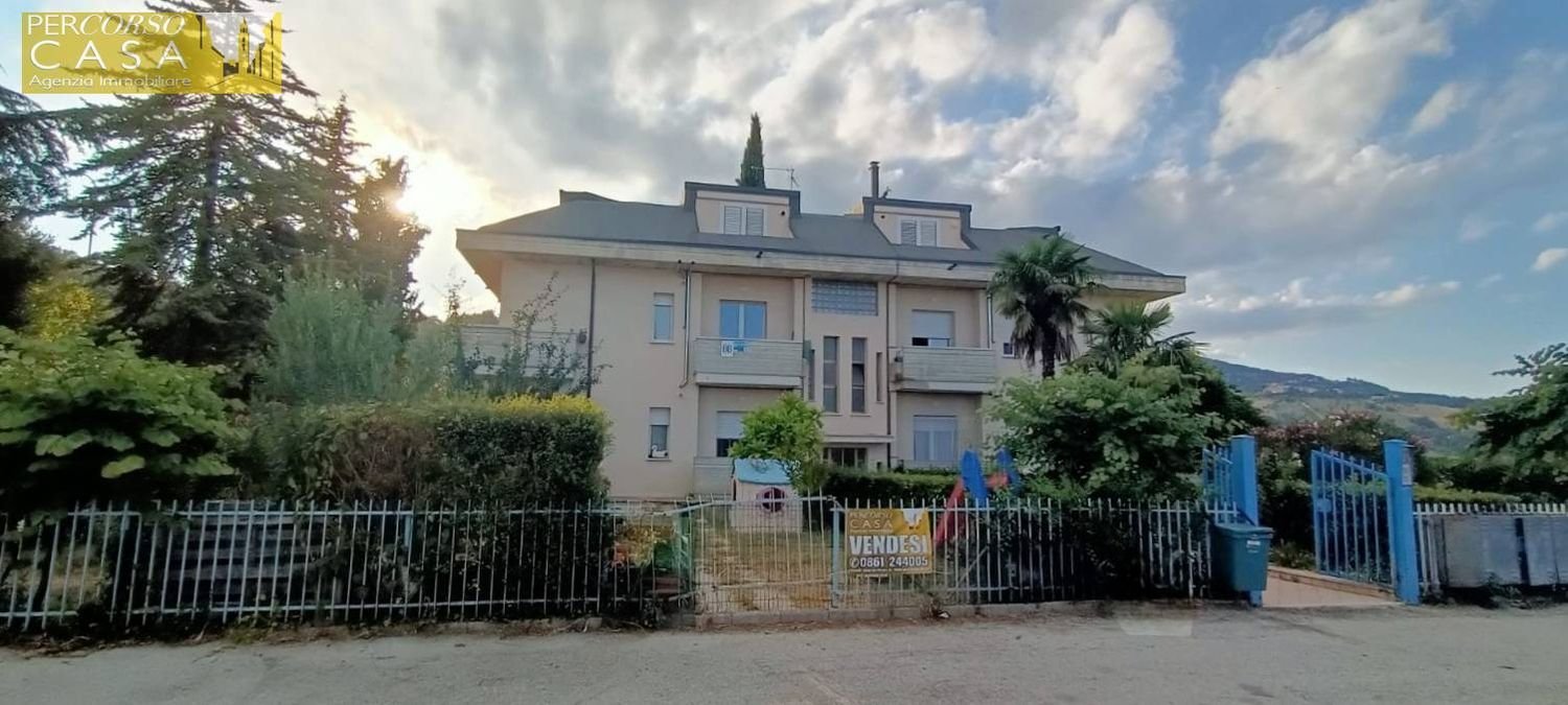 Коммерческая недвижимость 114м² в Торричелла Сикура, Италия № 267166