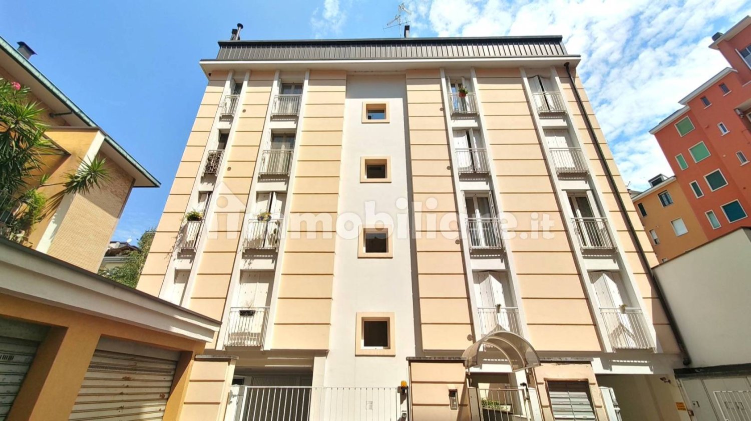 2 bedrooms Apartment in Milan, Italy No. 282296