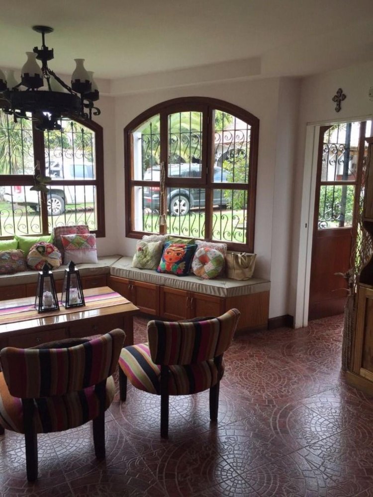 4 bedrooms House in Mar del Plata, Argentina No. 81723