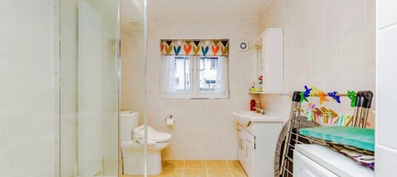 3 bedrooms House in Purley, United Kingdom No. 8067 6