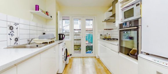 3 bedrooms House in Purley, United Kingdom No. 8067 3