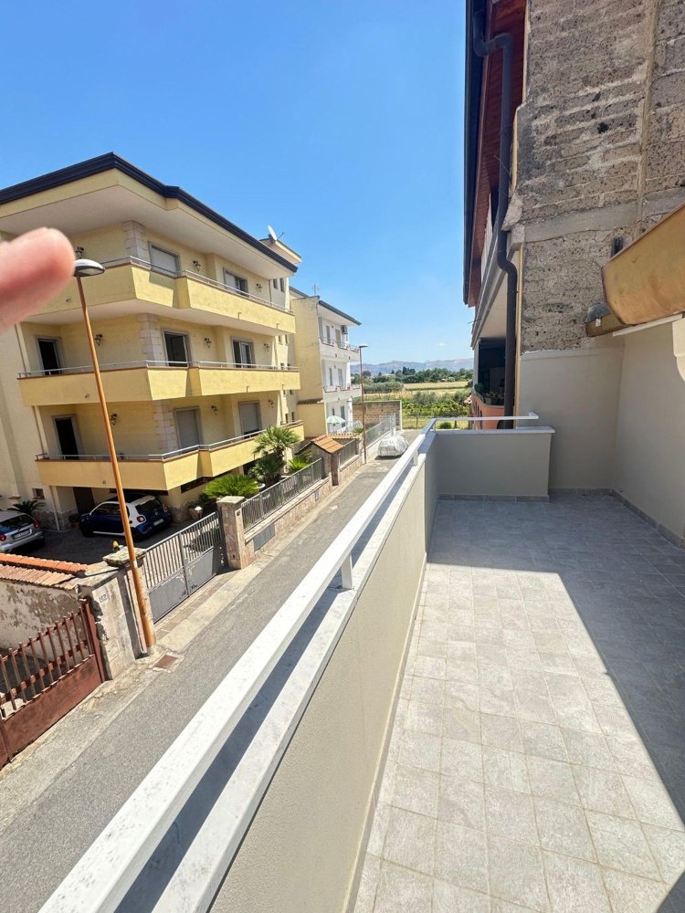 Ático de 3 habitaciónes en Casapulla, Italy No. 280057