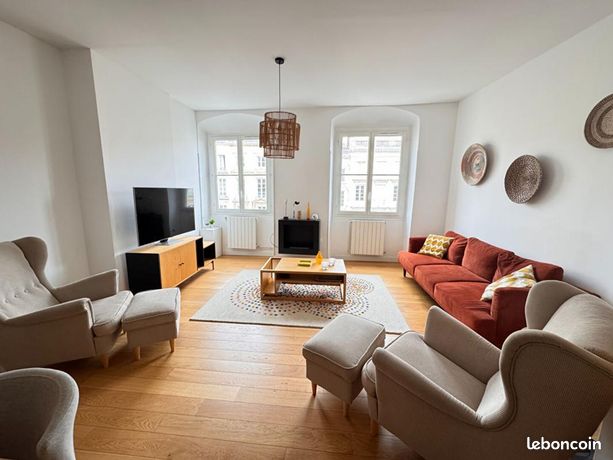 2 bedrooms Apartment in Bordeaux, France No. 277142