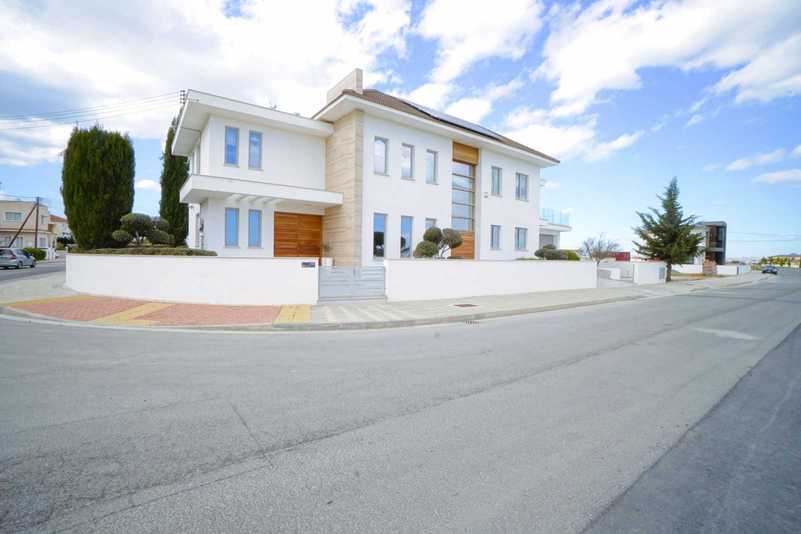 5 chambres Propriété commerciale à Dromolaxia, Cyprus No. 7494