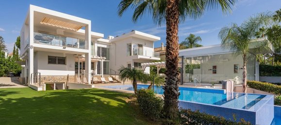 7 bedrooms Villa in Marbella, Spain No. 22867 2