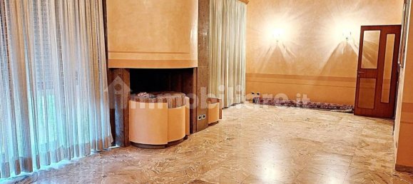 5 bedrooms House in Gualdo Cattaneo, Italy No. 357430 3