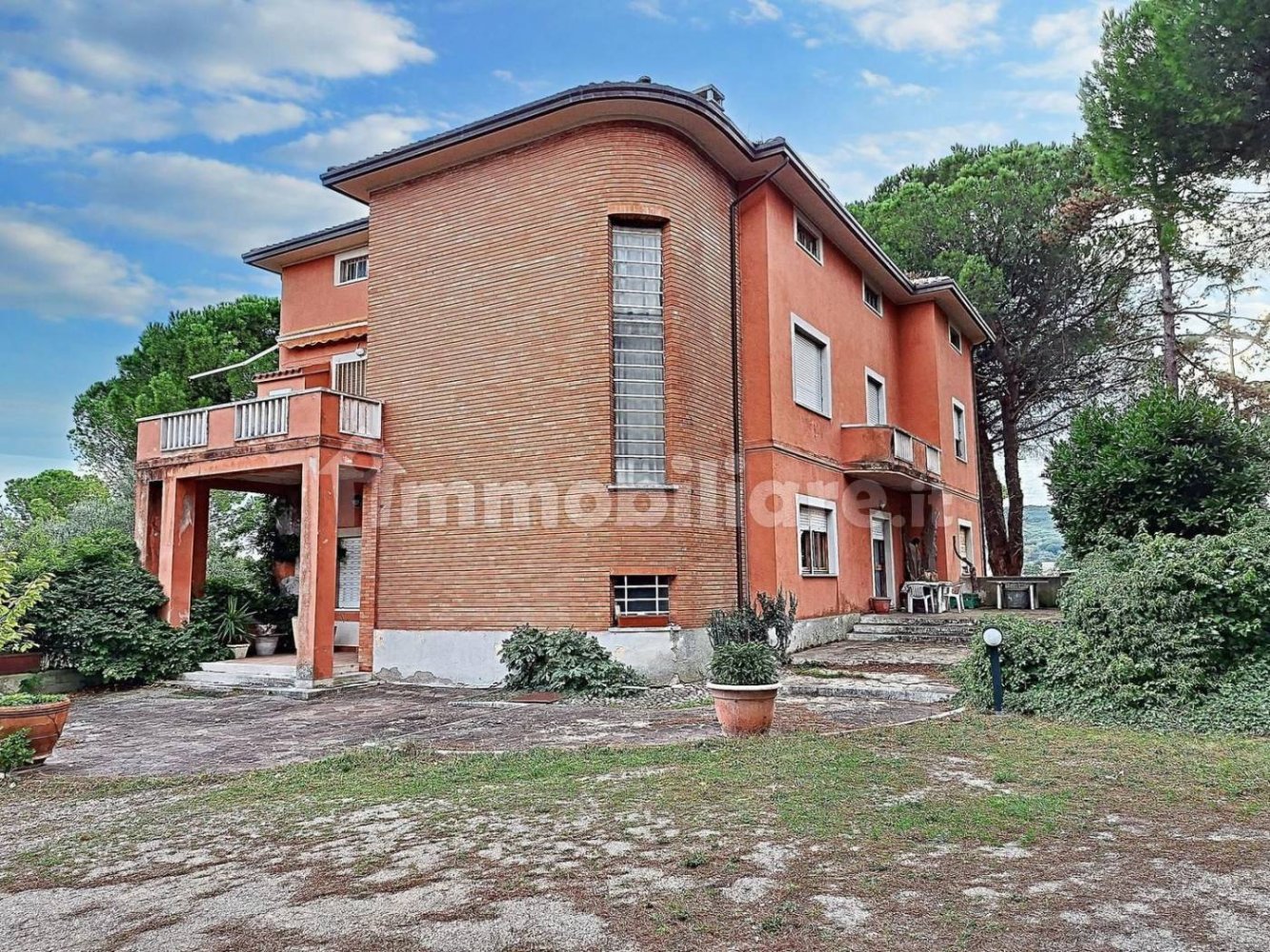 5 bedrooms House in Gualdo Cattaneo, Italy No. 357430