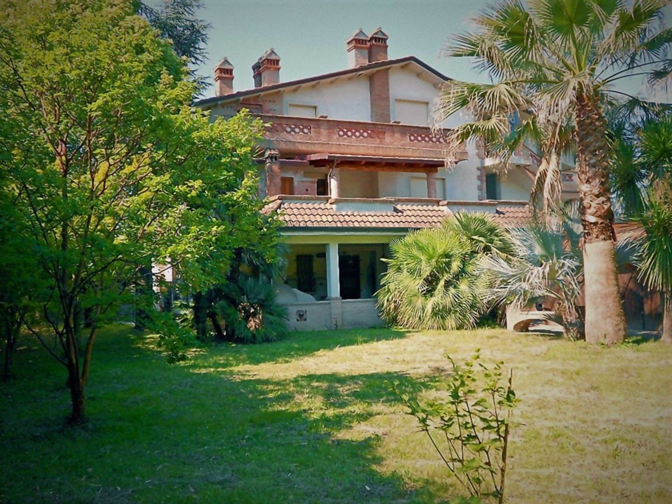 7 rooms Villa in Sarzana, Italy No. 251043