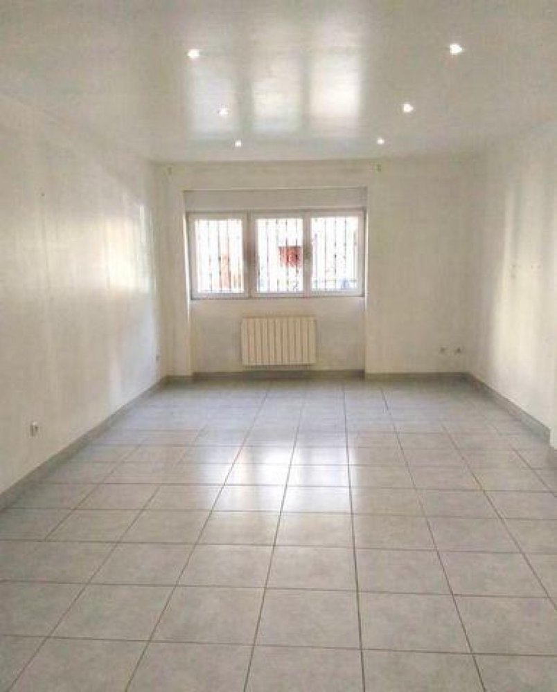 Oficina en Nimes, France 93 m² No. 20847