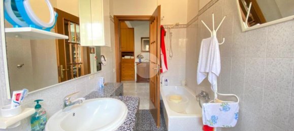 3-salle Appartement à Palombara Sabina, Italy No. 151662 16