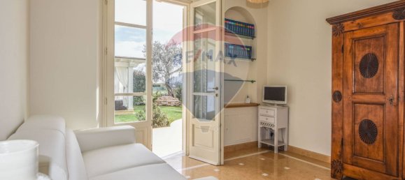 6 bedrooms Villa in Pietrasanta, Italy No. 38807 9