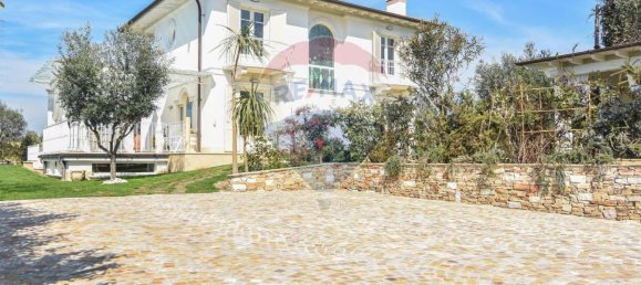 6 bedrooms Villa in Pietrasanta, Italy No. 38807 43