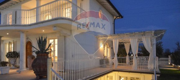 6 bedrooms Villa in Pietrasanta, Italy No. 38807 38