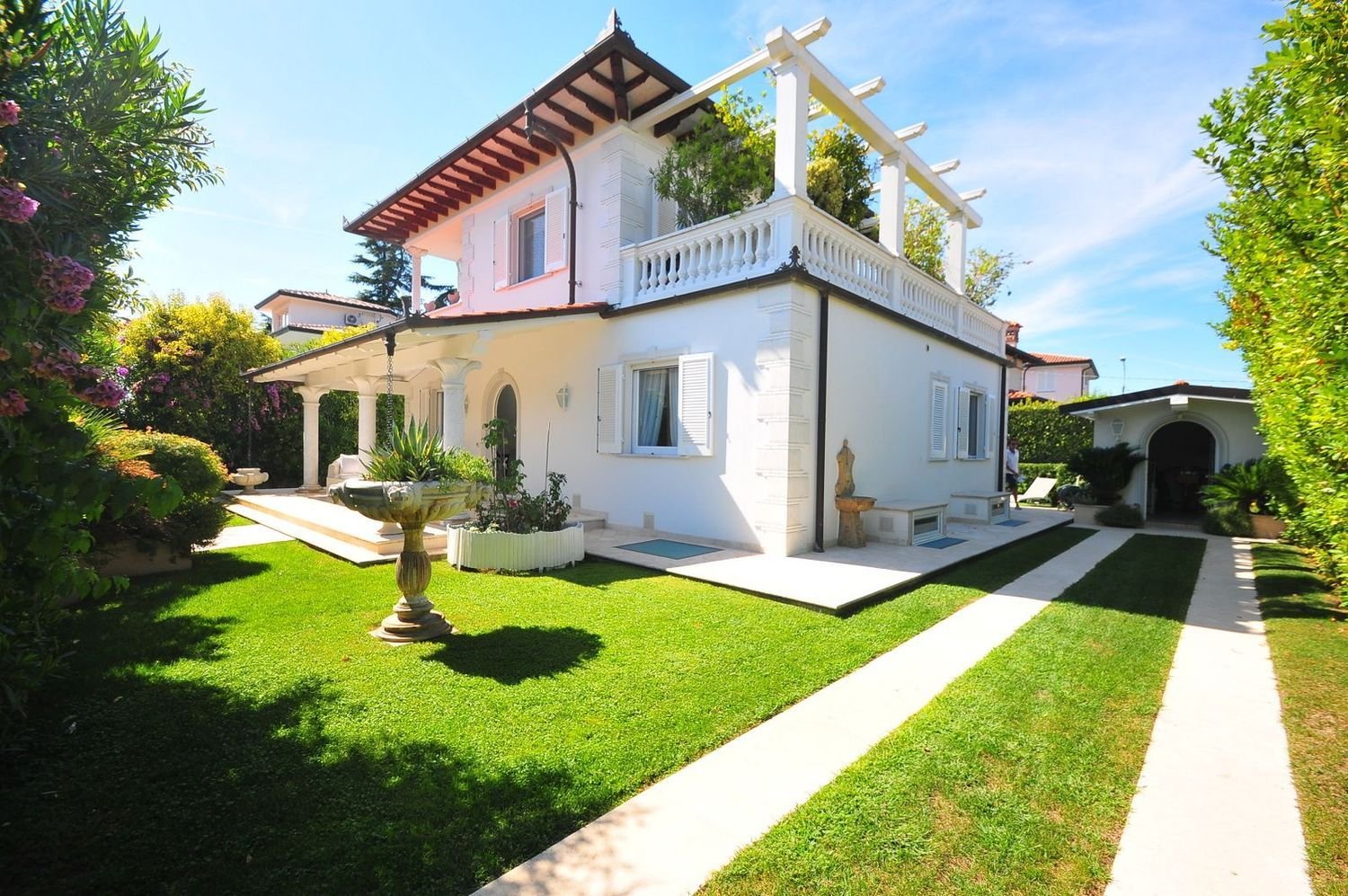 6-salle Villa à Pietrasanta, Italy No. 40619