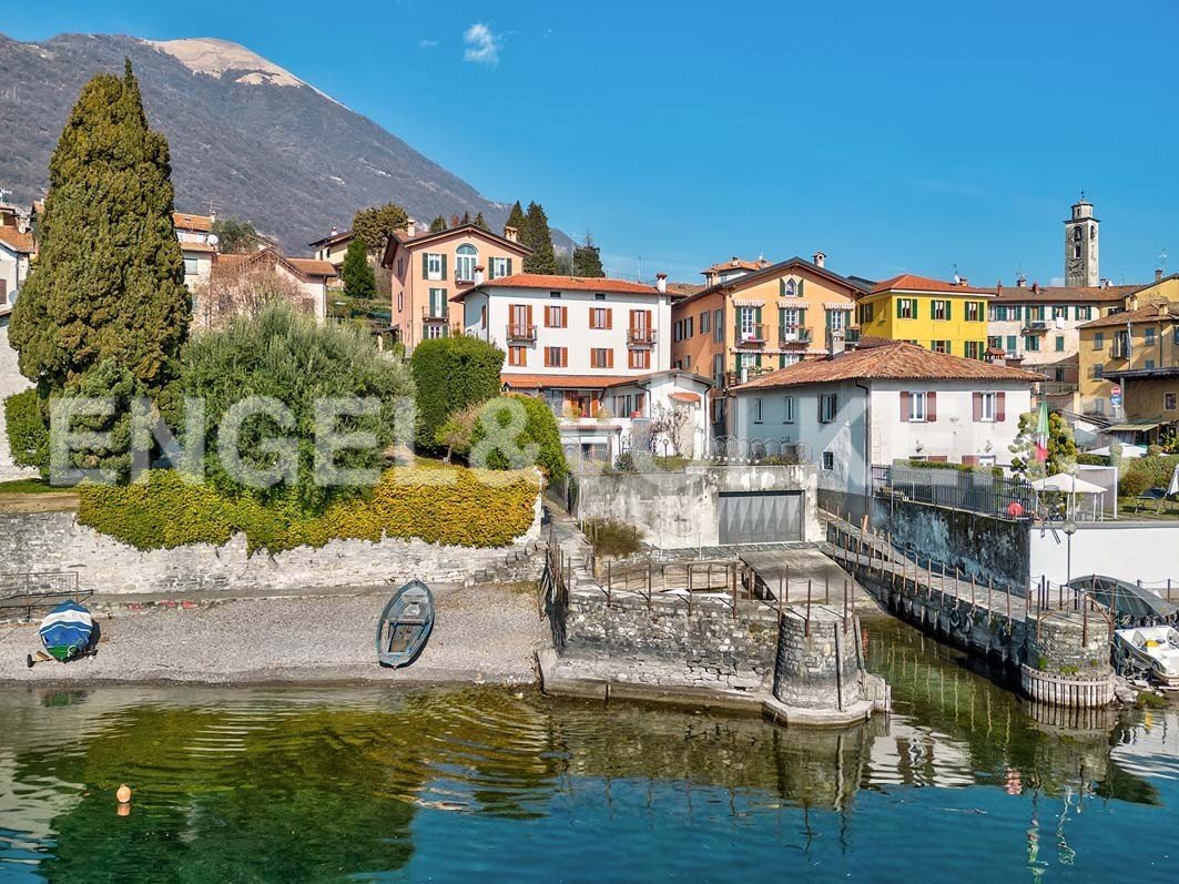 4 bedrooms Villa in Tremezzina, Italy No. 127848