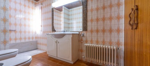 4 bedrooms House in Torello, Spain No. 143403 3